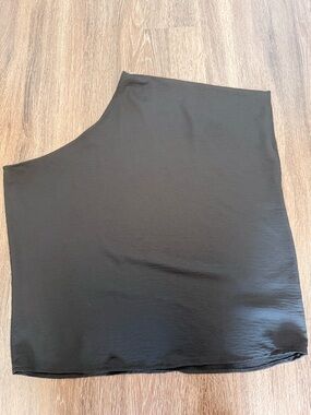 entro Black One-Shoulder Top